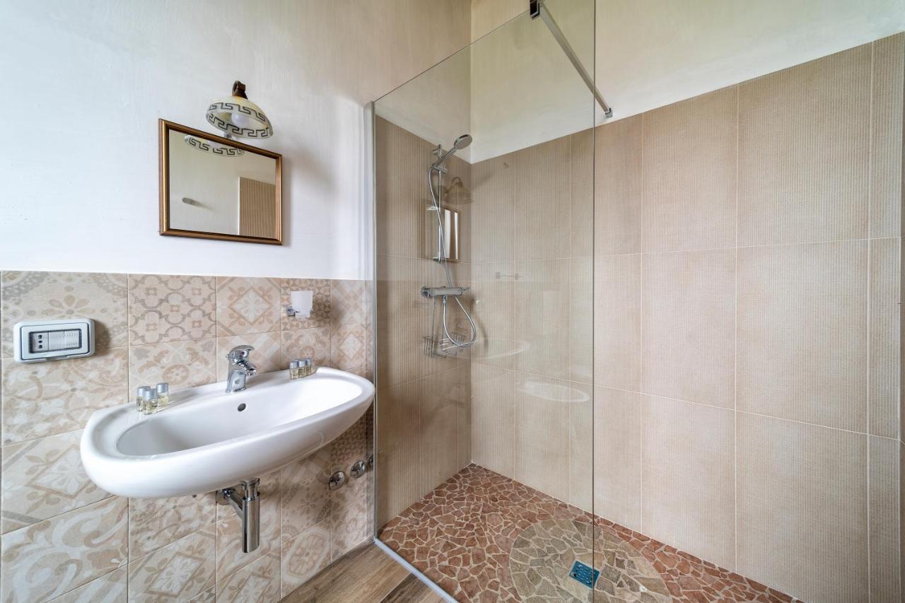 אקואוויווה דלה פונטי Agriturismo Tenuta Del Grillaio מראה חיצוני תמונה