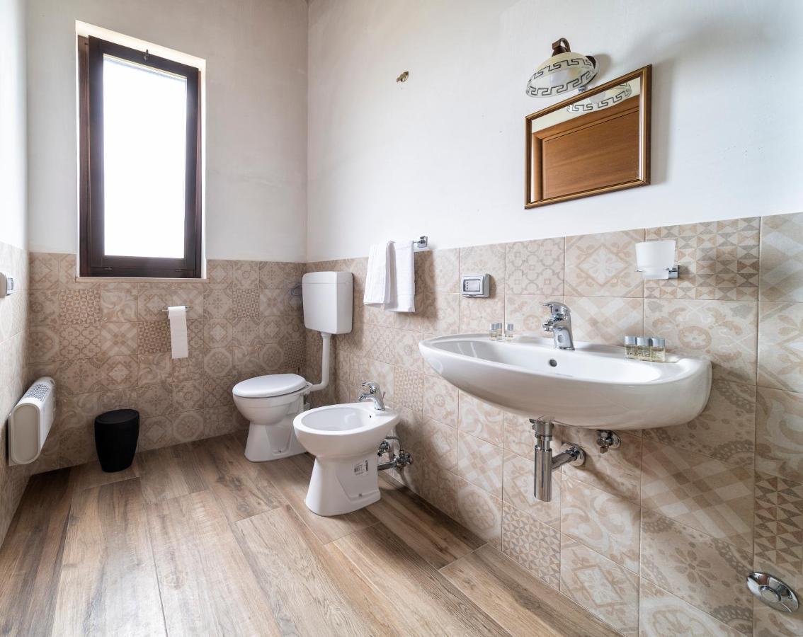 אקואוויווה דלה פונטי Agriturismo Tenuta Del Grillaio מראה חיצוני תמונה
